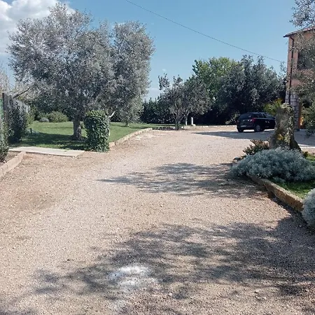 In Campagna Tra Natura E Villa