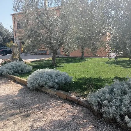 In Campagna Tra Natura E Villa